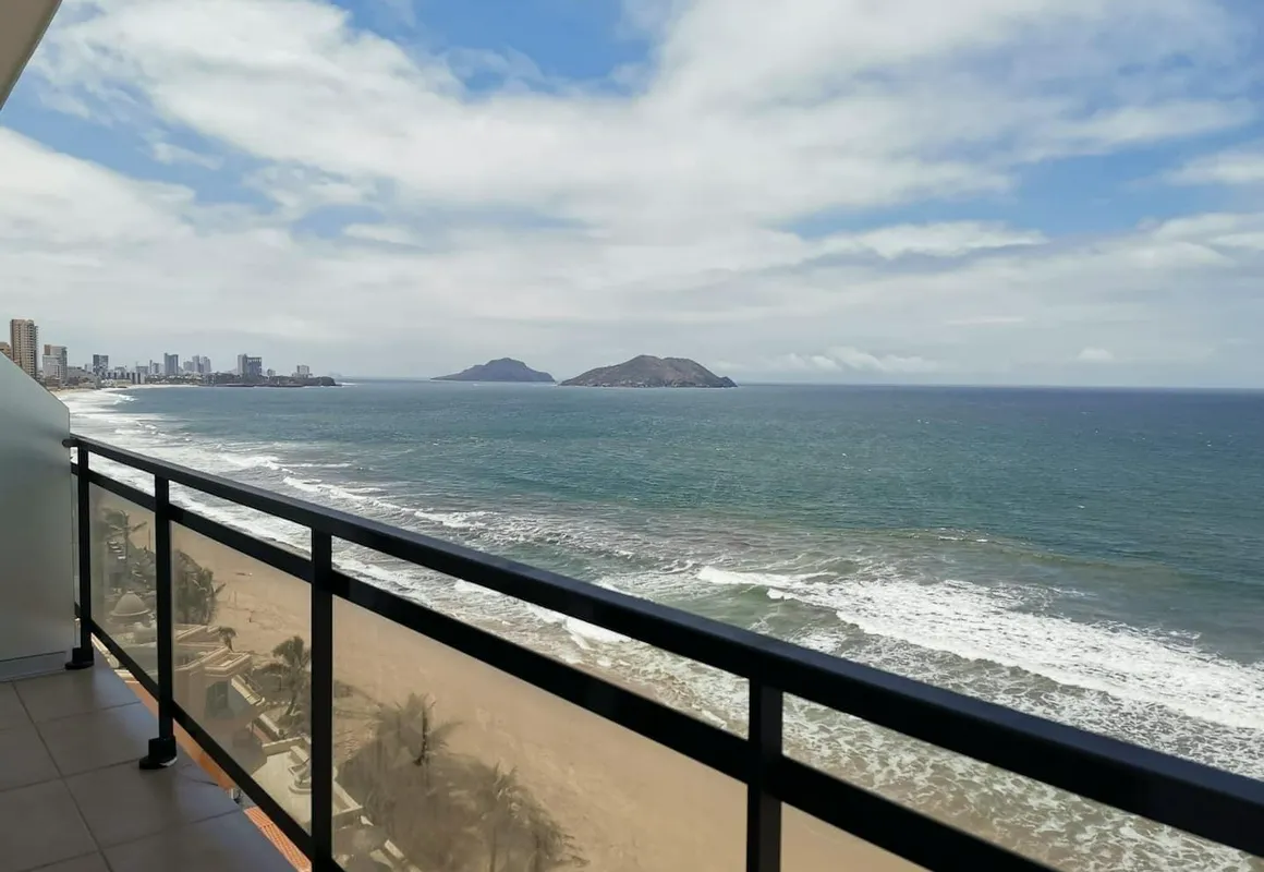 Condos Perla hotel hero