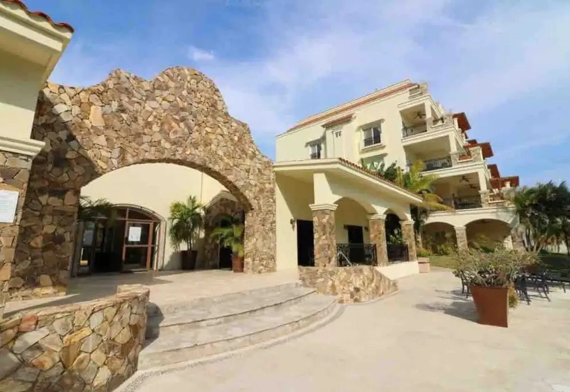 Condos SMR hotel hero