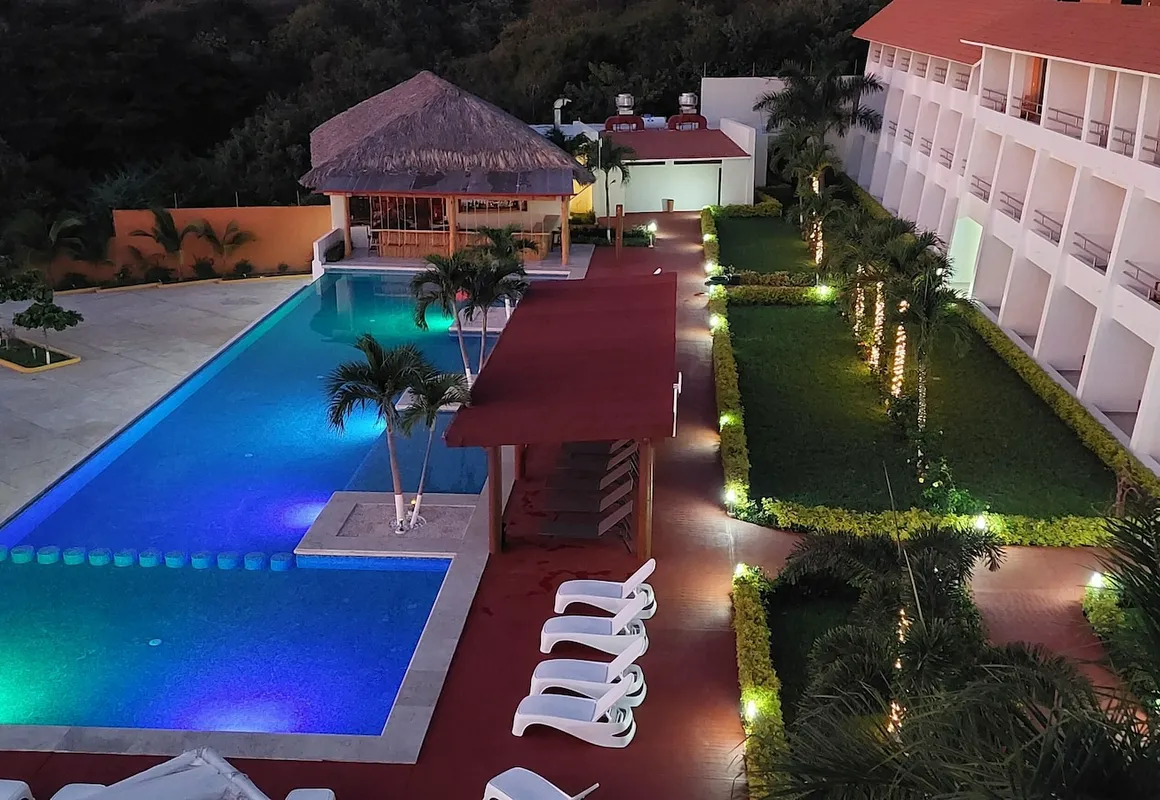 Hotel Brisa Color Esmeralda hotel hero