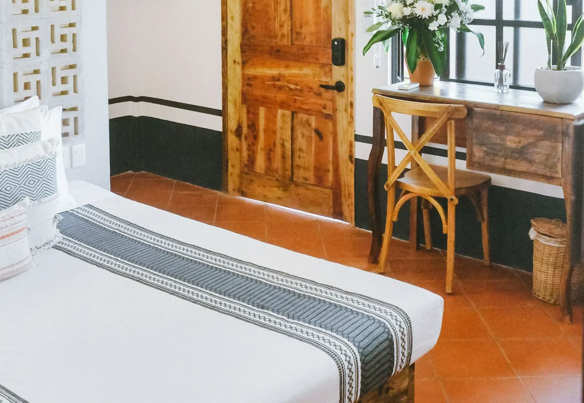 Hiphipstay - The Colonial hotel hero