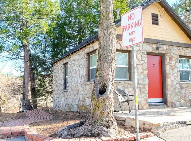 Sherwood Arms Motel hotel detail image 2