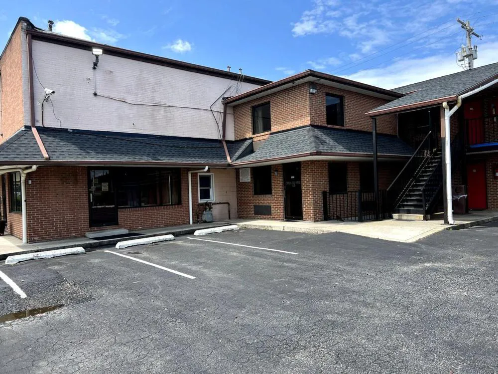 Budget Plaza Motel hotel hero