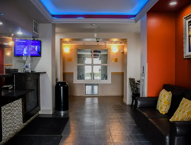 Crest Inn And Suite hotel detail image 4