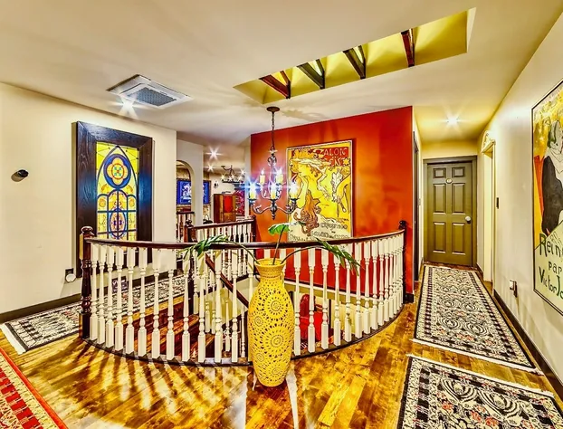 Neocolonial Nouveau Kensington Vacation Home hotel detail image 1