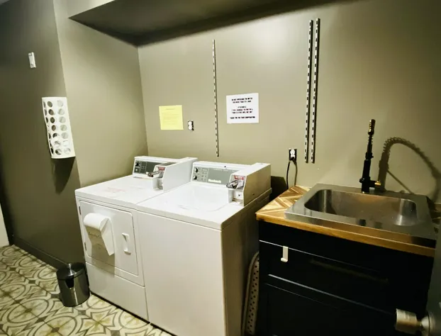 Neocolonial Nouveau Kensington Vacation Home hotel detail image 3