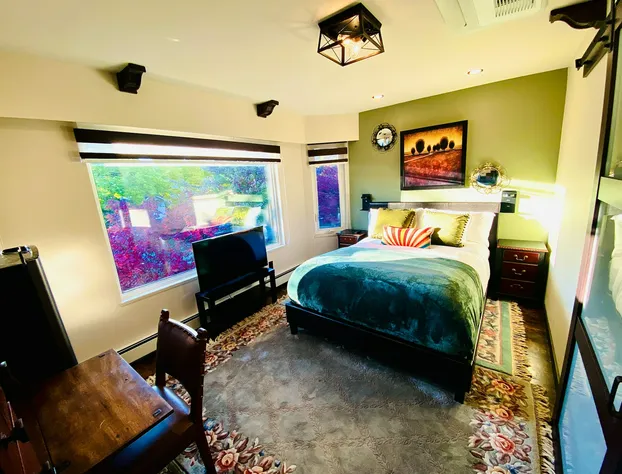 Neocolonial Nouveau Kensington Vacation Home hotel detail image 4