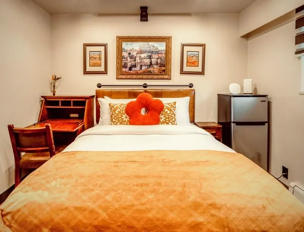 Neocolonial Nouveau Kensington Vacation Home hotel detail image 3