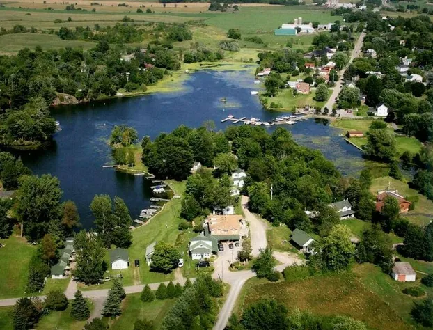 Sunny Acres Resort and Marina hotel detail image 3