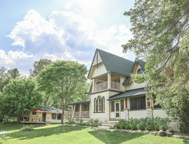 The Saucy Willow Inn and Cottages hotel detail image 1