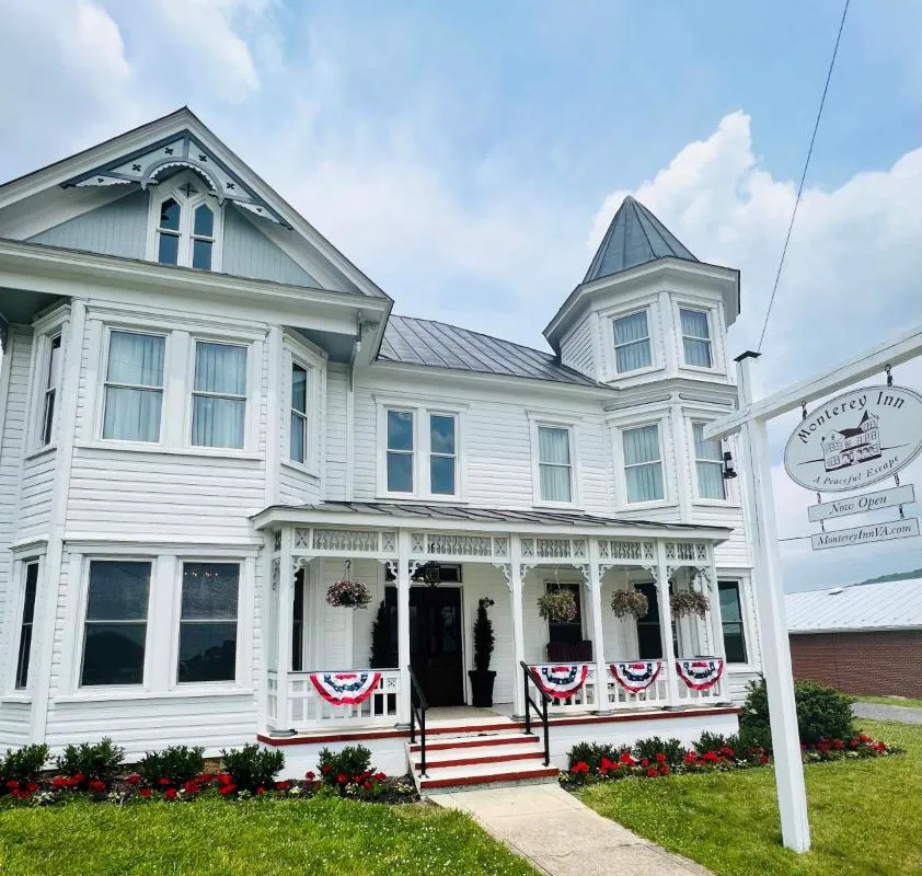 Monterey Inn hotel hero