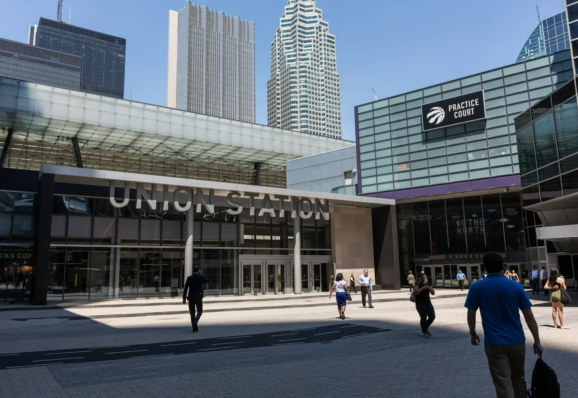 Front St - Entertainment District hotel hero