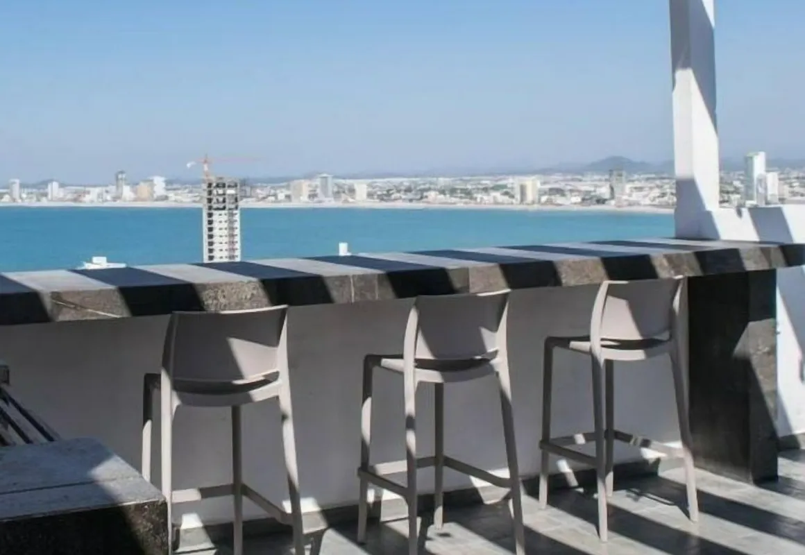 Condos AD 10 hotel hero