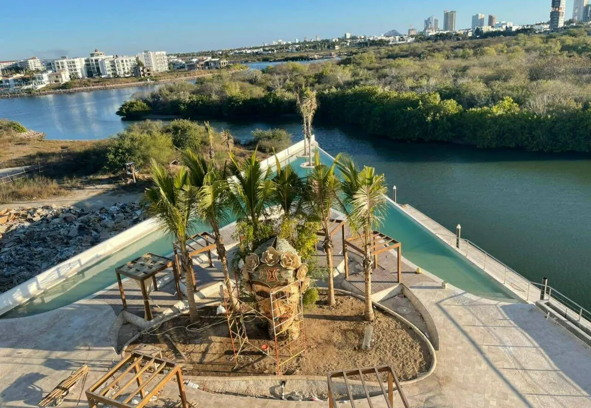 Platino P407 ByTrvl2hm hotel hero