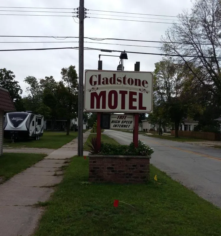 Gladstone Motel hotel hero