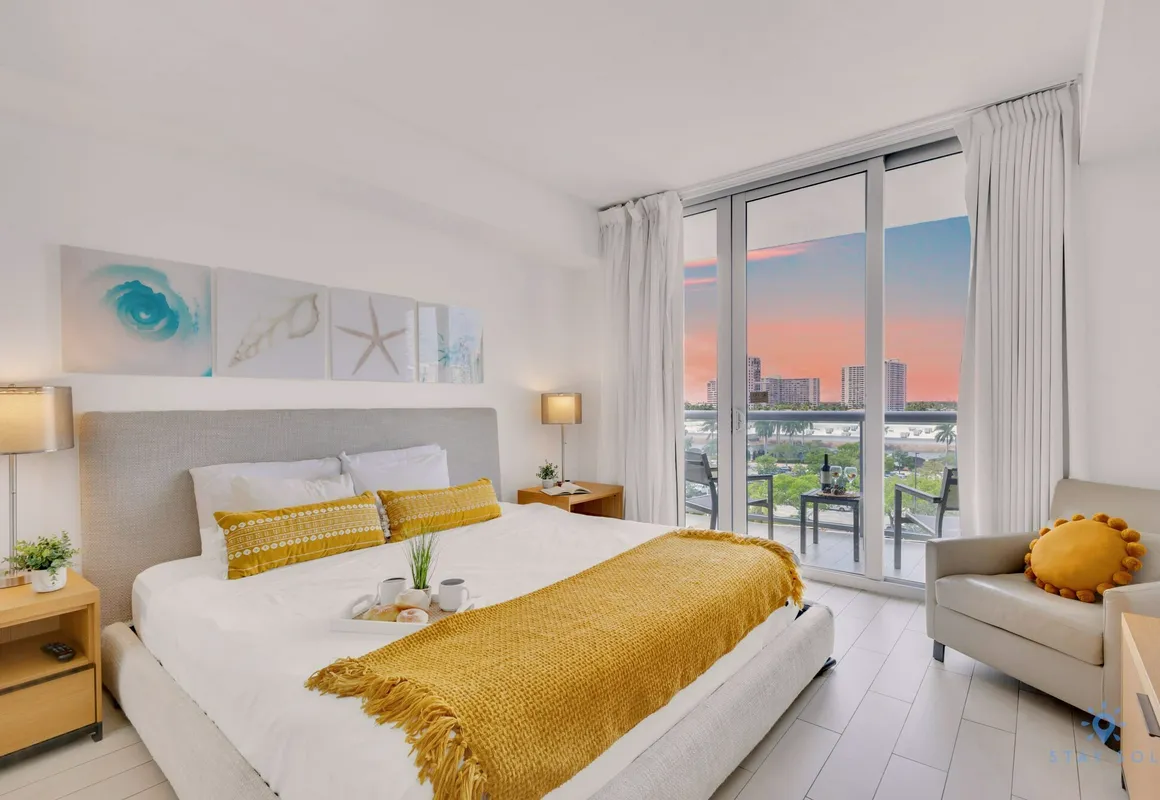 MODERN Resort BALCONY ENDLESS VIEWS Resort hotel hero