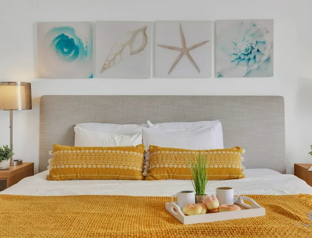 MODERN Resort BALCONY ENDLESS VIEWS Resort hotel detail image 1