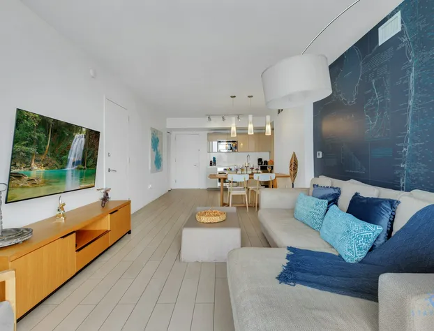 MODERN Resort BALCONY ENDLESS VIEWS Resort hotel detail image 4