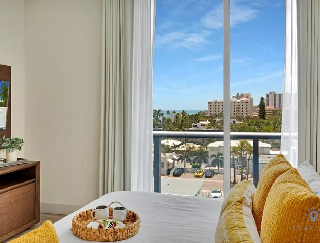 Rooftop Pool - Hot Tub - Hollywood Beach Broad - walk hotel detail image 4