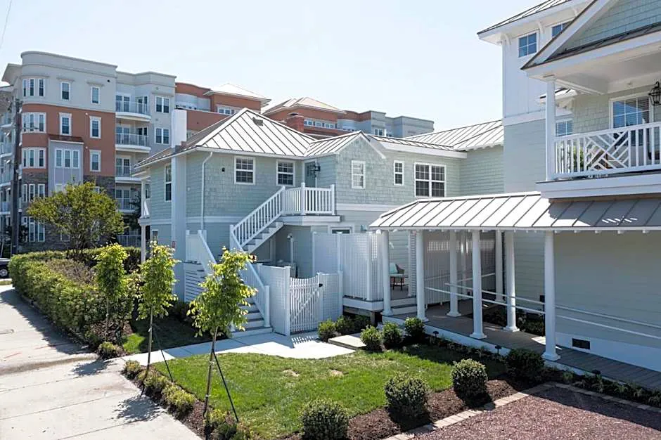 Avamere 206 Inn at Old Beach hotel hero