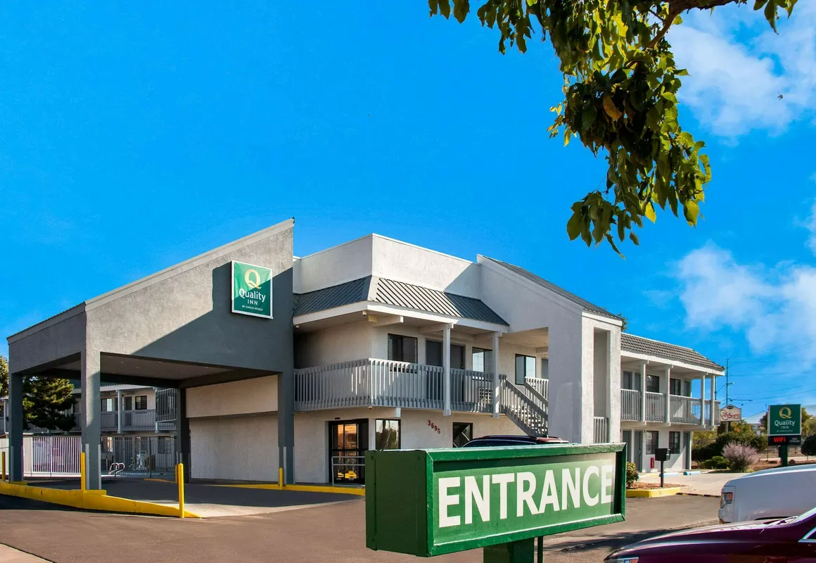 Quality Inn Santa Fe New Mexico hotel hero