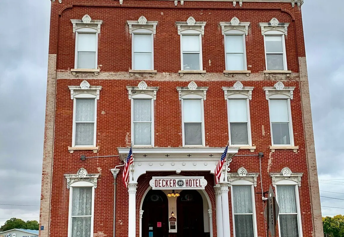 Decker Hotel & Bar hotel hero