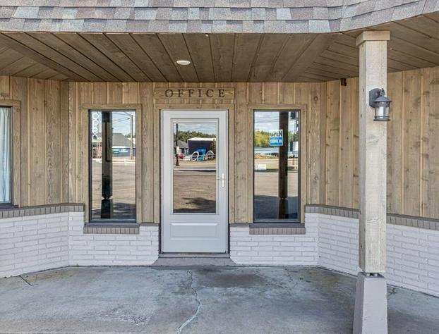 Aqua Aire Inn & Suites hotel detail image 1