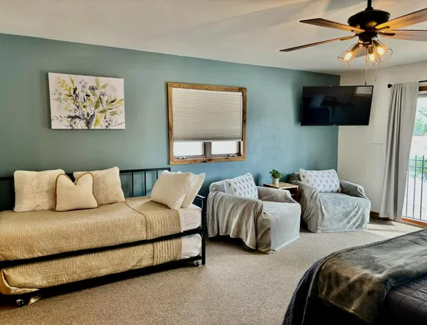 Aqua Aire Inn & Suites hotel detail image 1