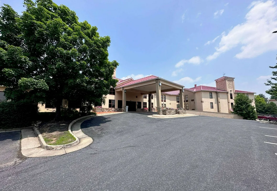 Wingate By Wyndham Waynesboro hotel hero