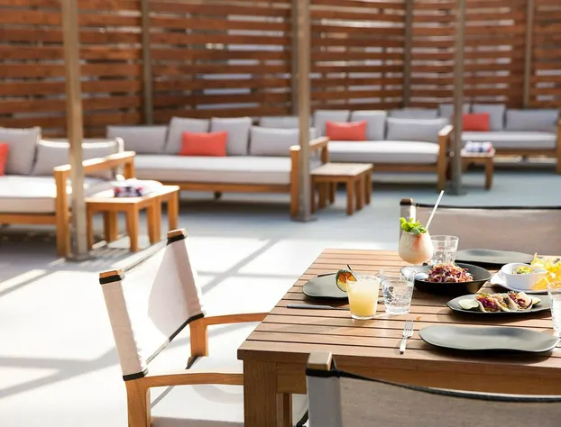 The V hotel detail image 2