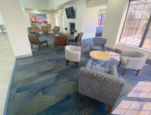 La Quinta Inn & Suites by Wyndham South Holland hotel detail image 3