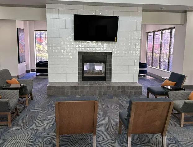 La Quinta Inn & Suites by Wyndham South Holland hotel detail image 4