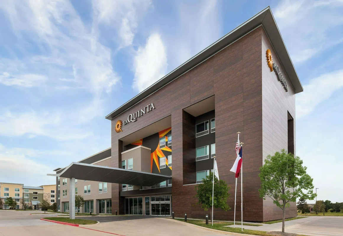 La Quinta Inn & Suites by Wyndham Austin Parmer/Tech Ridge hotel hero