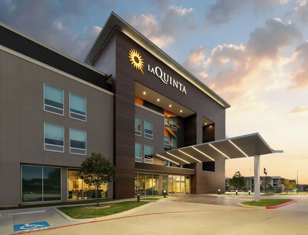 La Quinta Inn & Suites by Wyndham Austin Parmer/Tech Ridge hotel detail image 1