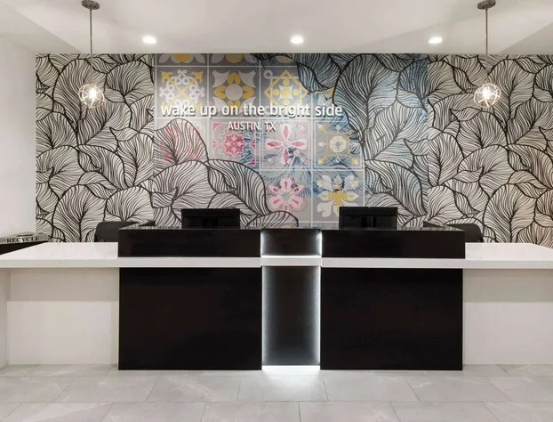 La Quinta Inn & Suites by Wyndham Austin Parmer/Tech Ridge hotel detail image 2