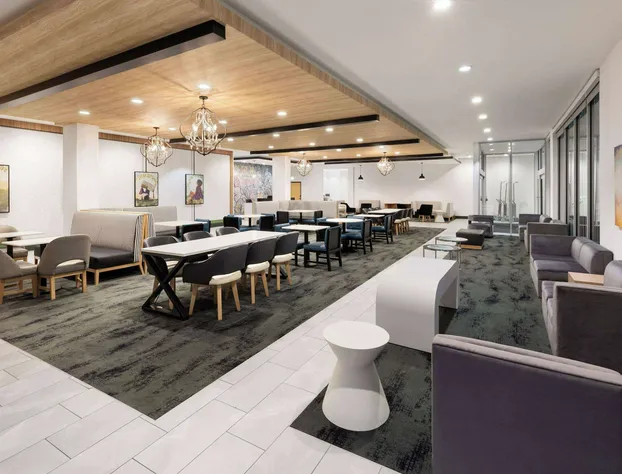 La Quinta Inn & Suites by Wyndham Austin Parmer/Tech Ridge hotel detail image 3