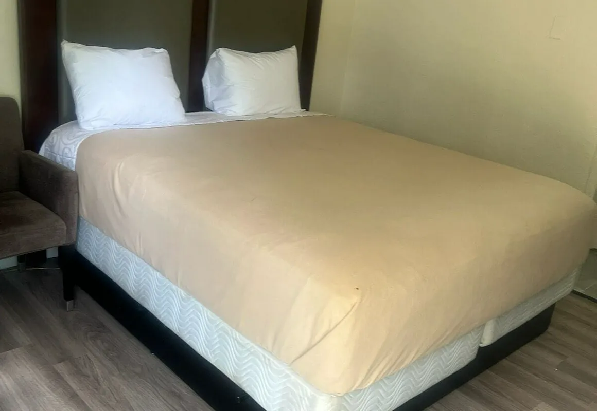 The Grand Motel Inn and Suite Louisville hotel hero