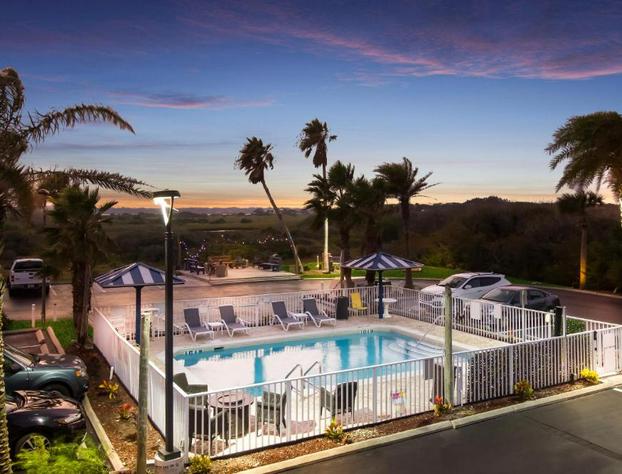 Ocean Sands Beach Inn Ultra Sparkling Half Acre Private Beach OnSite Saltwater Mineral Pool open until 4 AM Bedside Candy In ALL hotel detail image 2