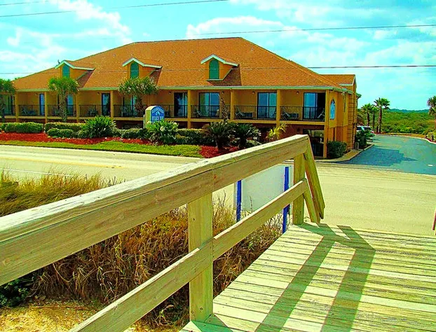 Ocean Sands Beach Inn Ultra Sparkling Half Acre Private Beach OnSite Saltwater Mineral Pool open until 4 AM Bedside Candy In ALL hotel detail image 2