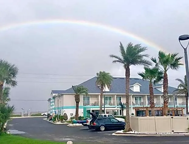 Ocean Sands Beach Inn Ultra Sparkling Half Acre Private Beach OnSite Saltwater Mineral Pool open until 4 AM Bedside Candy In ALL hotel detail image 4