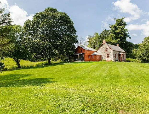 1735 Stone Farmhouse hotel detail image 2