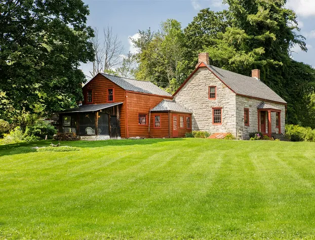 1735 Stone Farmhouse hotel detail image 3