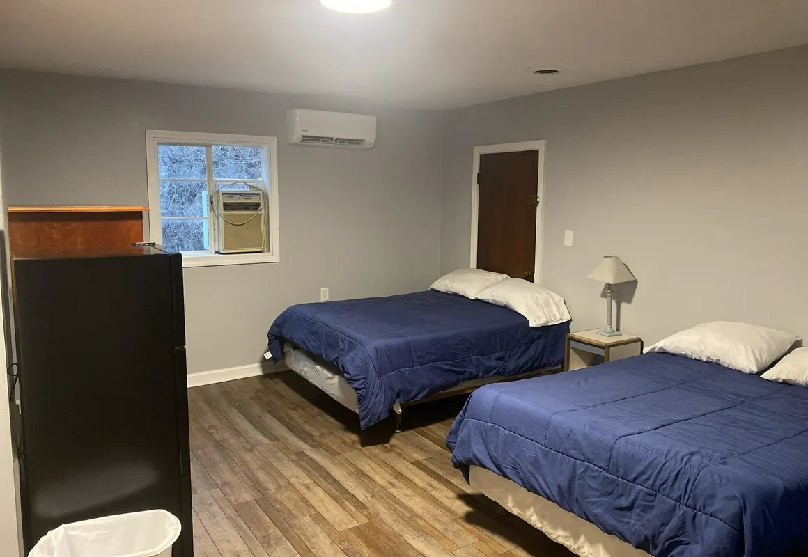 The Maple Motel Erie hotel hero