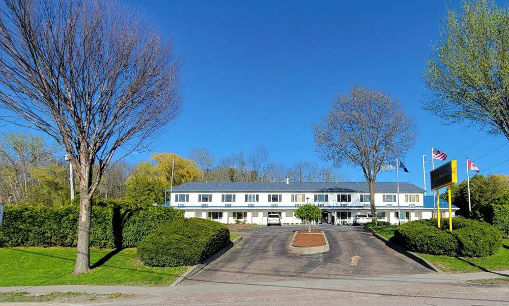 South Side Inn - Burlington hotel hero