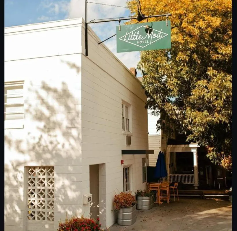 Little Mod Hotel at the University hotel hero