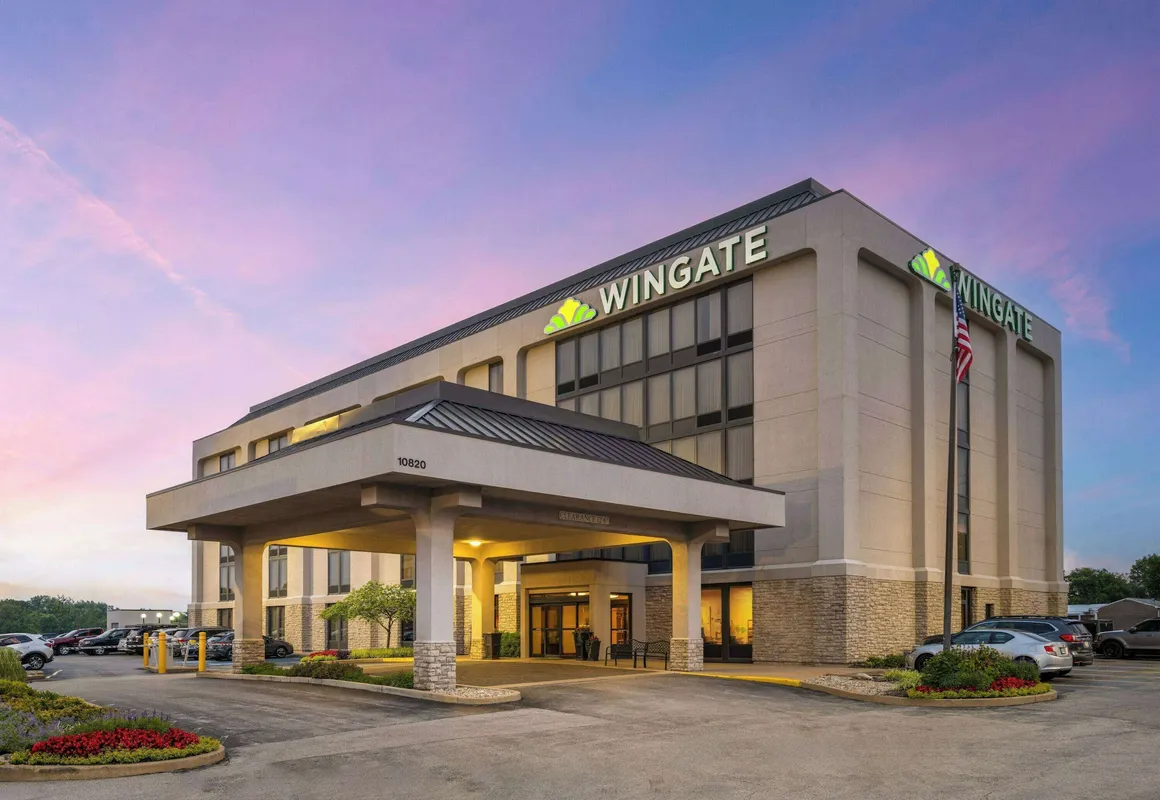 Wingate by Wyndham St. Louis Airport hotel hero