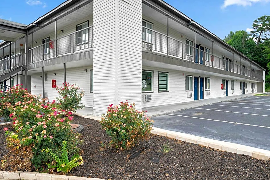 Efficiency Lodge Columbus hotel hero