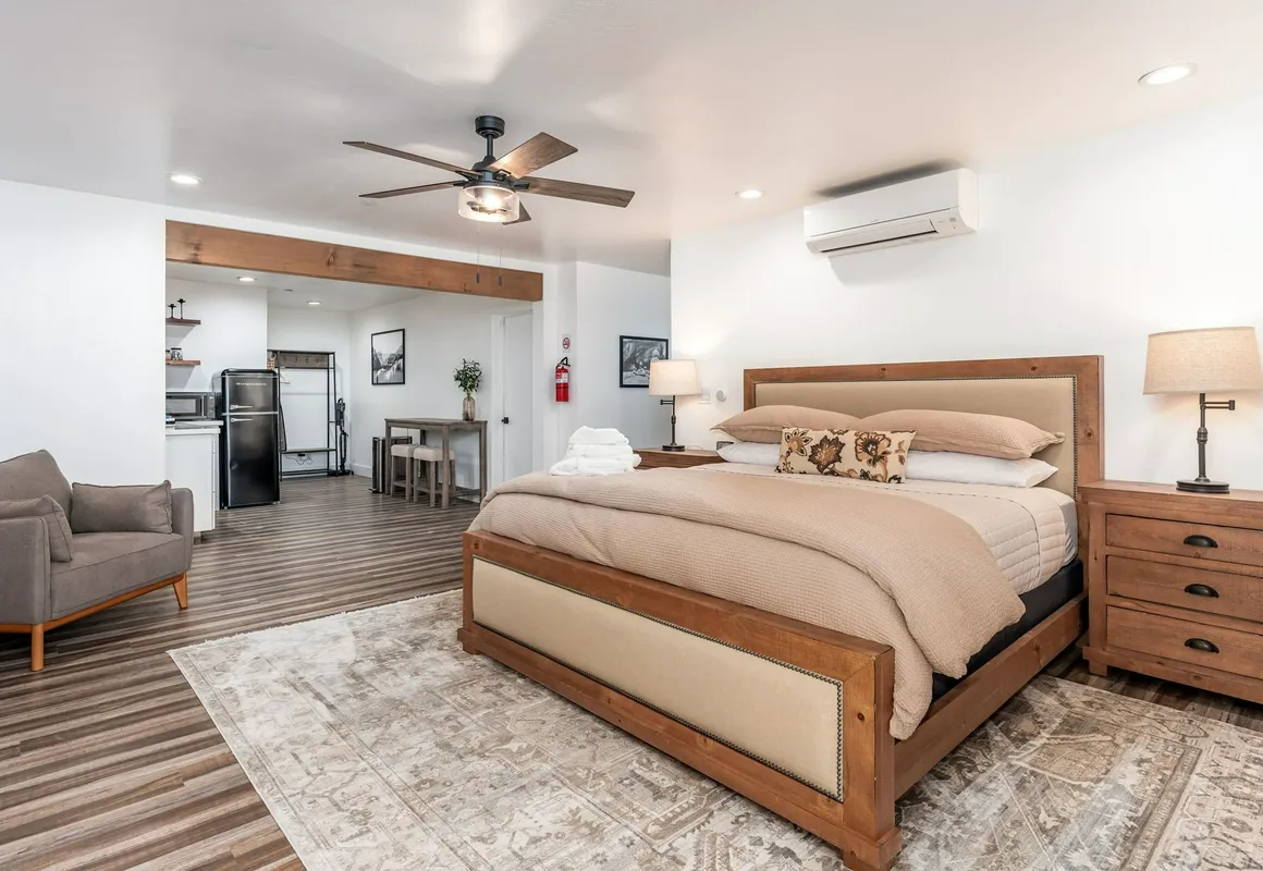 The Four Daughters Inn hotel hero