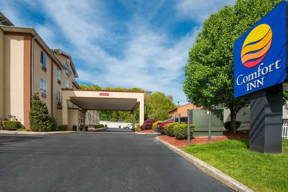 Comfort Inn Naugatuck-Shelton, CT hotel hero