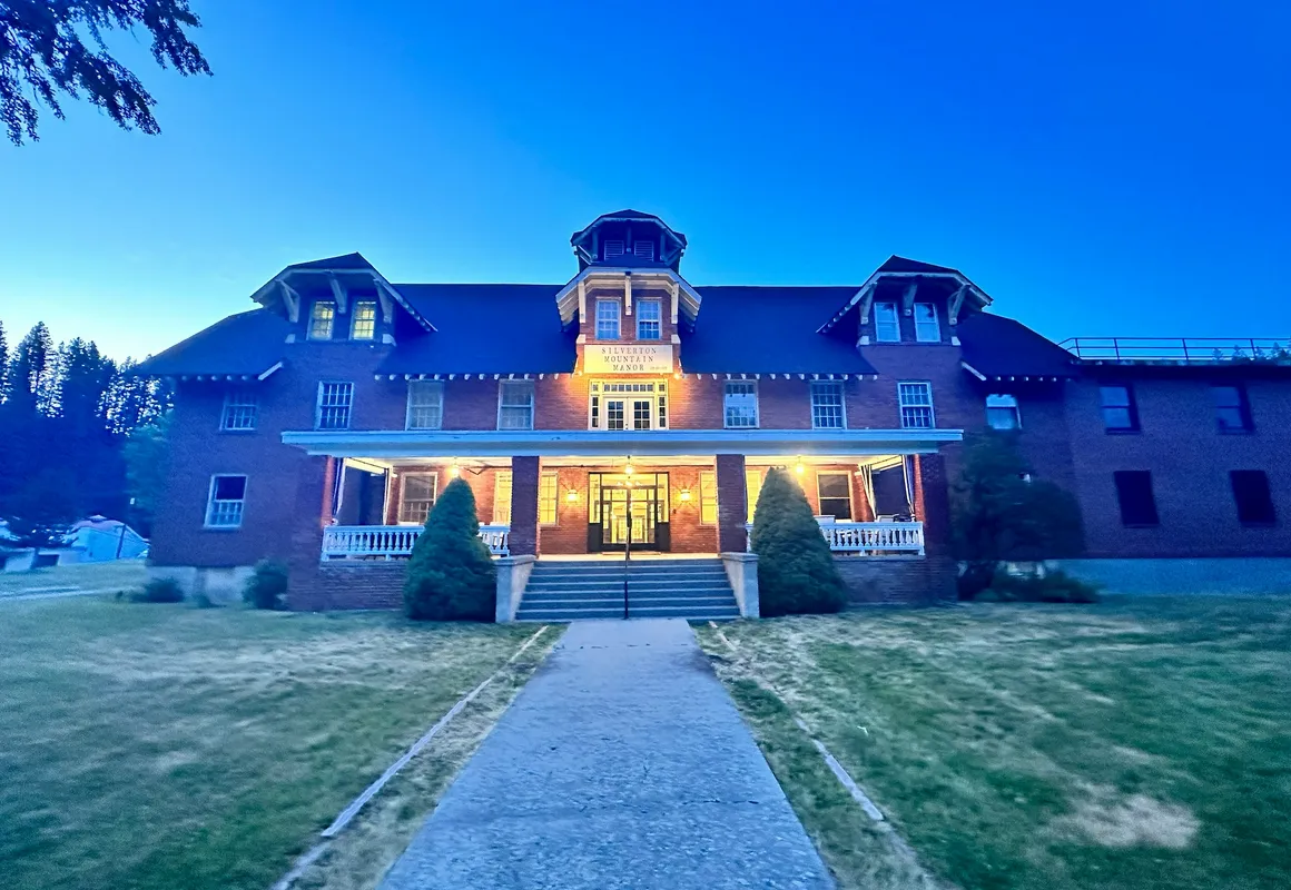 Silverton Mountain Manor hotel hero