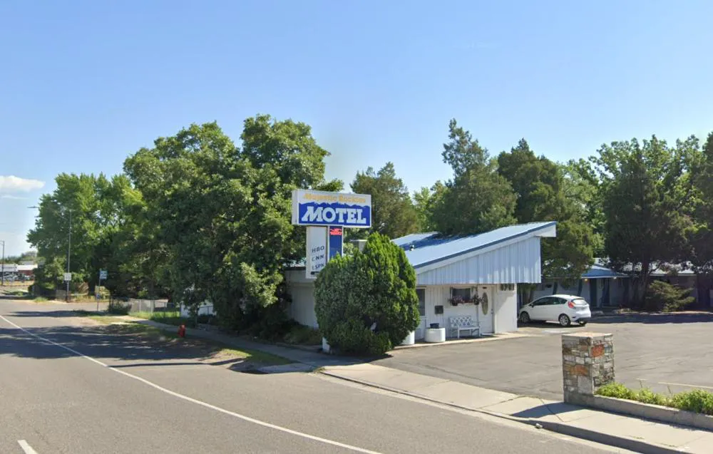 Majestic Rockies Motel hotel hero